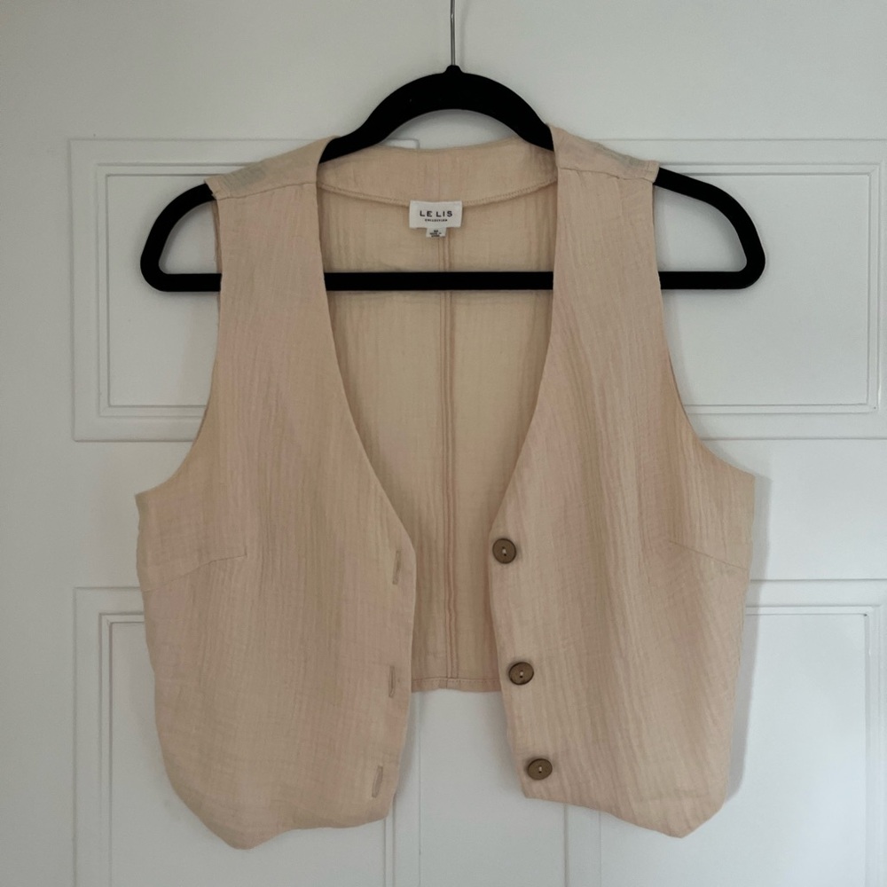 Cute Beige Sleeveless Vest with Buttons